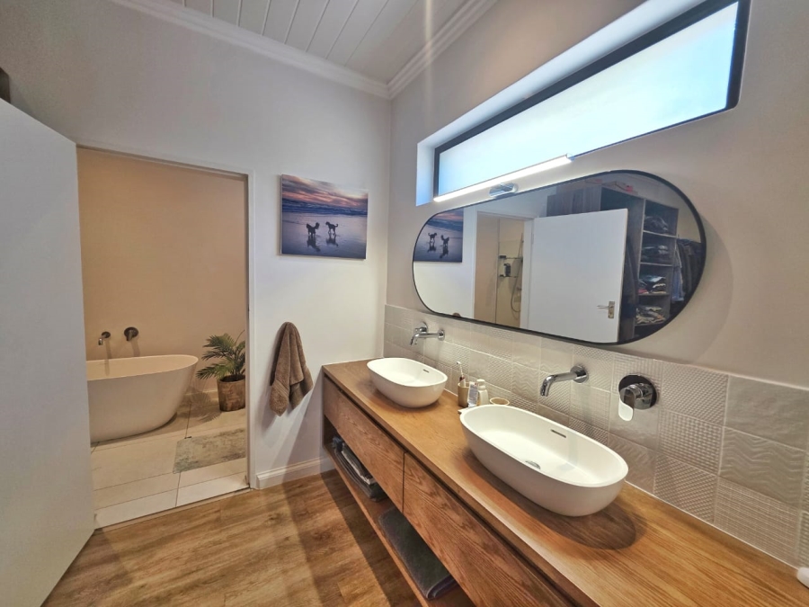 5 Bedroom Property for Sale in Wilderness Central Western Cape